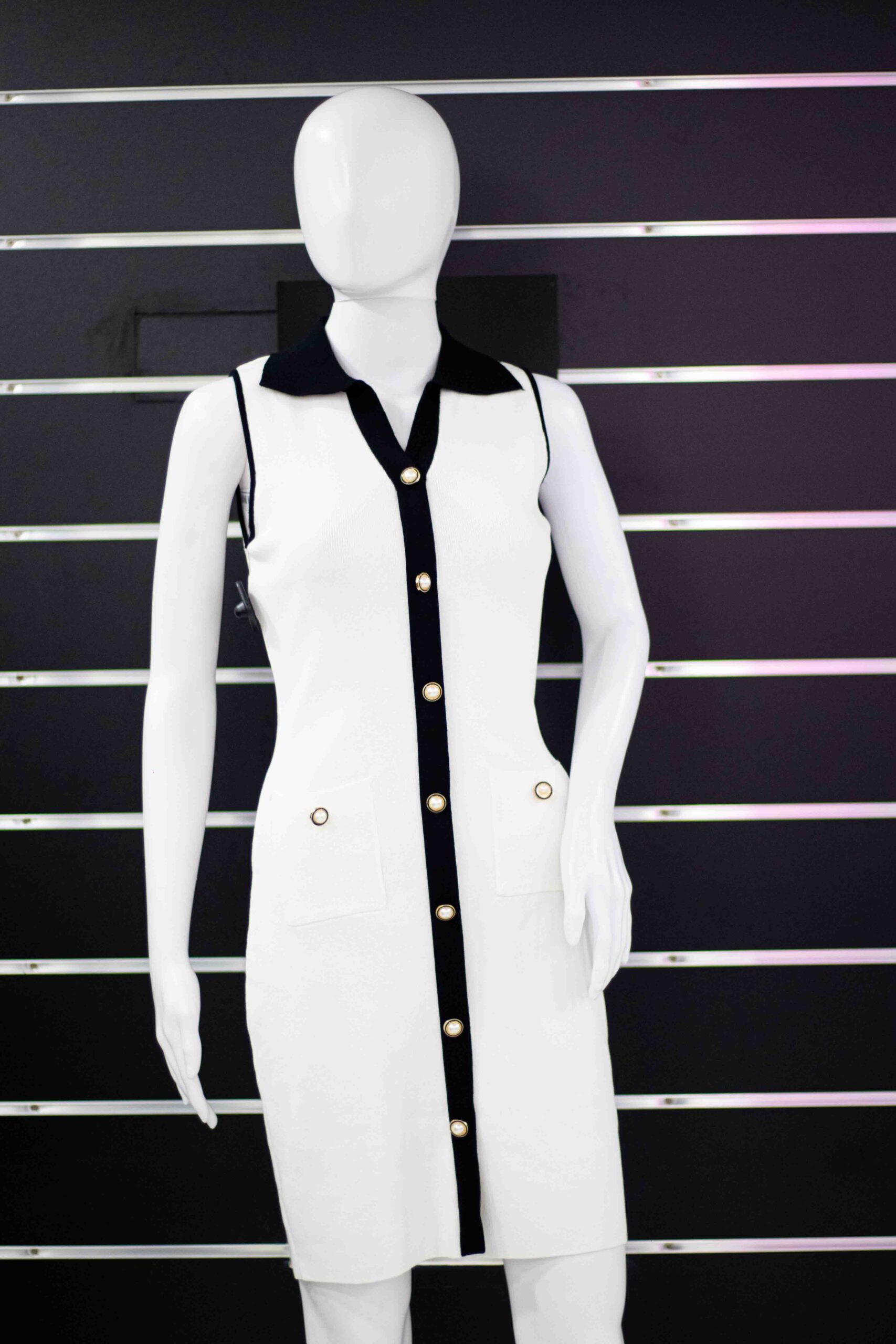 Sleeveless button mid tight dress