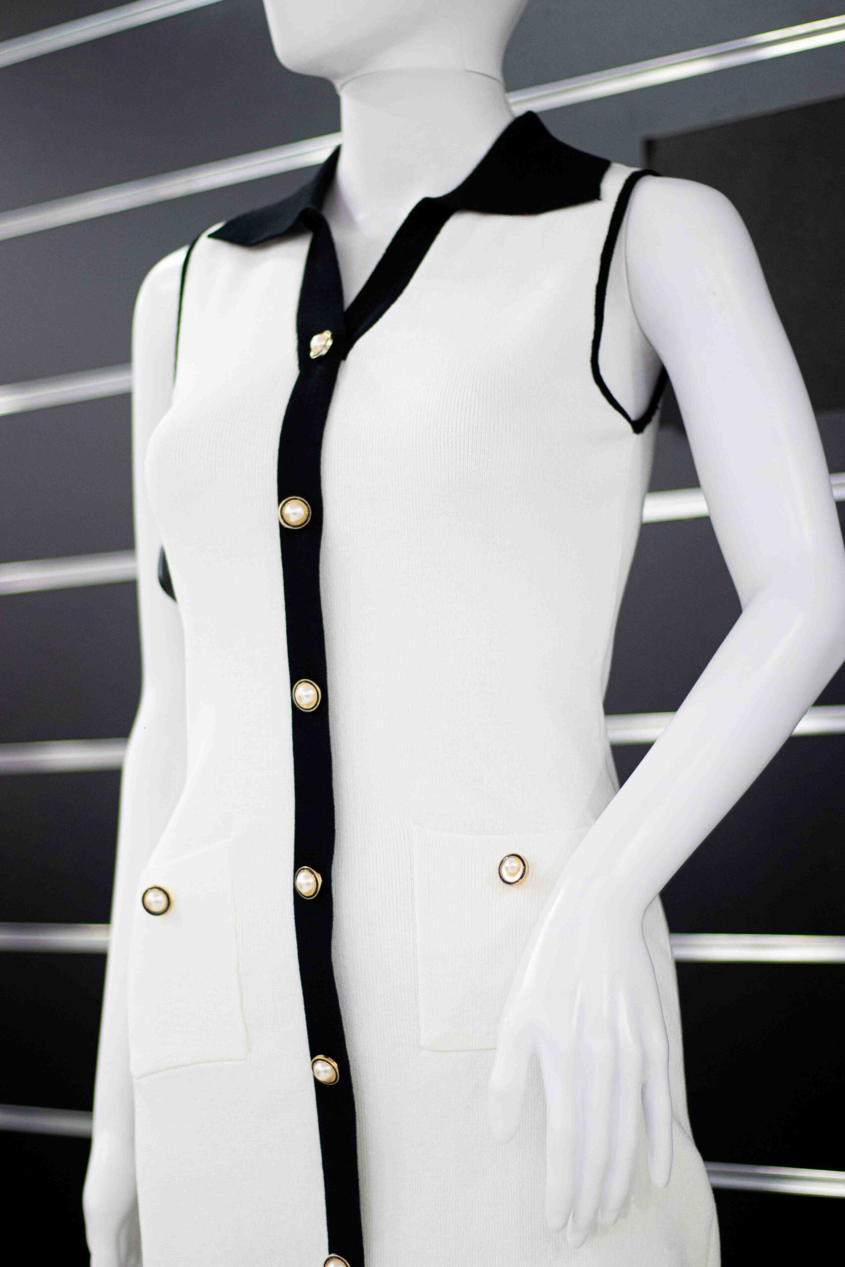 Sleeveless button mid tight dress - Image 5