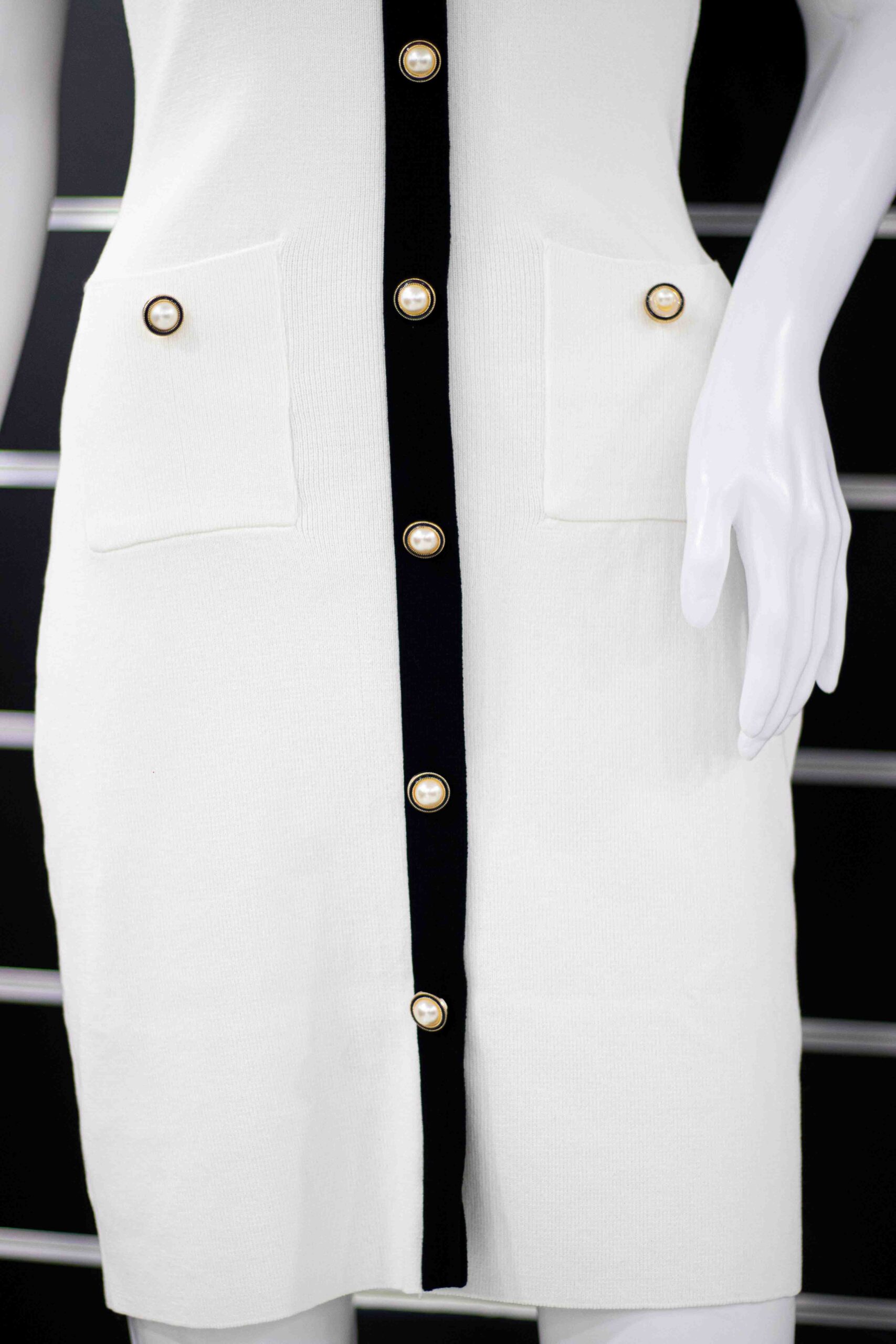 Sleeveless button mid tight dress - Image 6