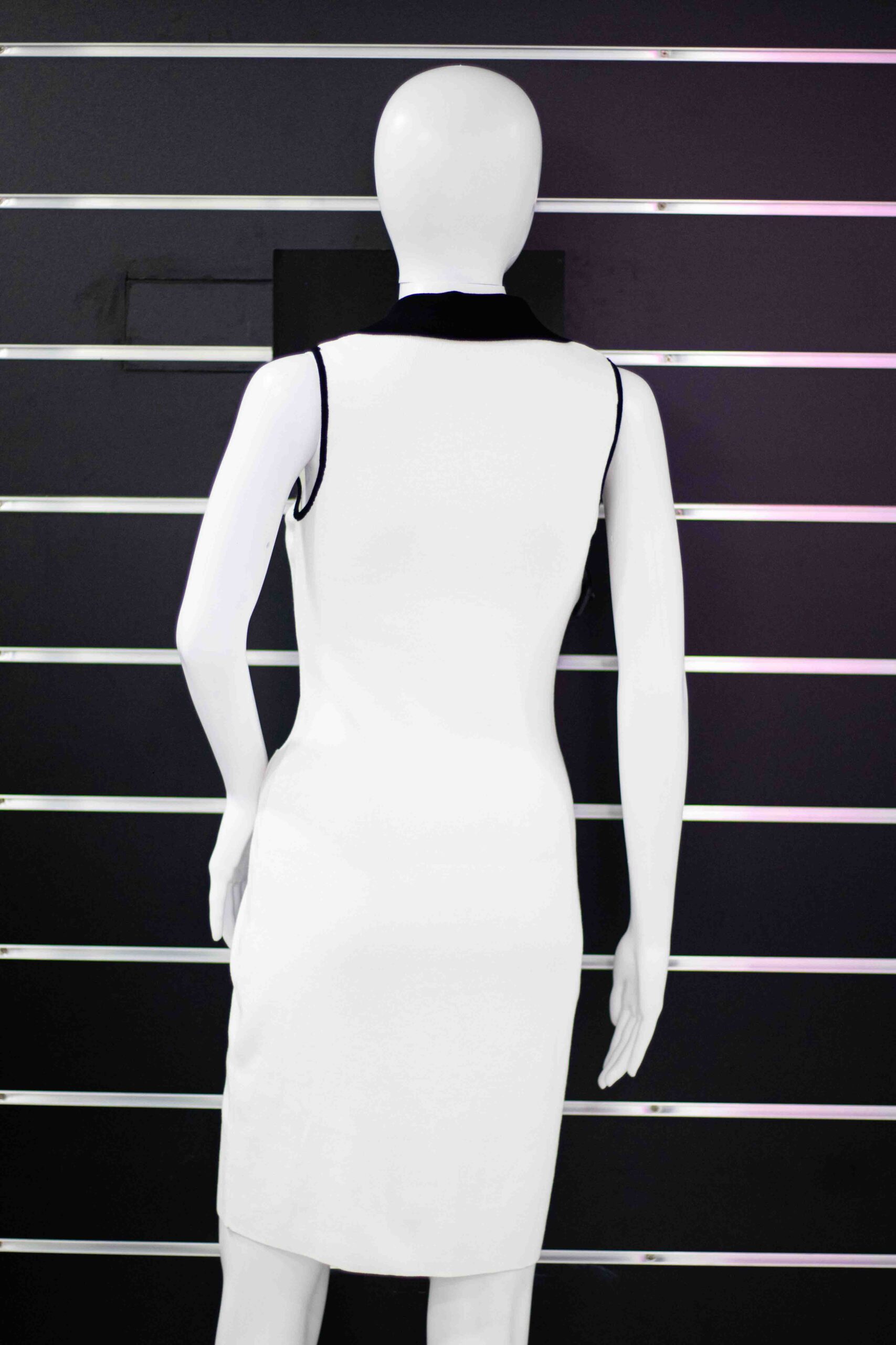 Sleeveless button mid tight dress - Image 3